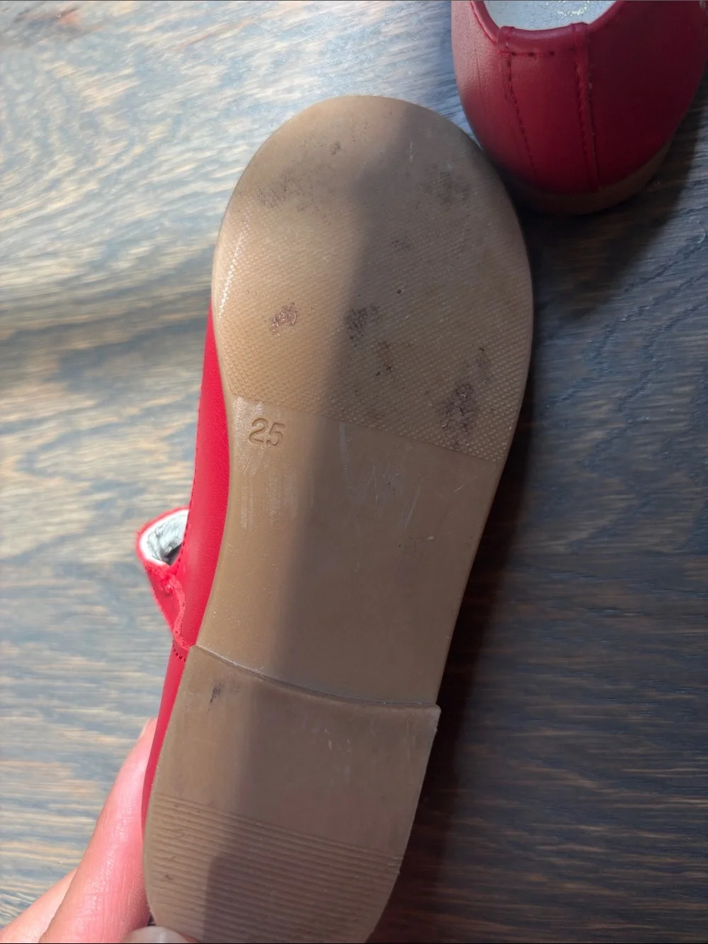 La Coqueta T Strap Little Girls Leather Charming Shoes. Worn once !